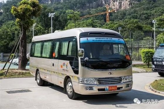 Chine 10-18 sièges touristique Isuzu Coaster Mini Bus Bagages Transport en ville fournisseur